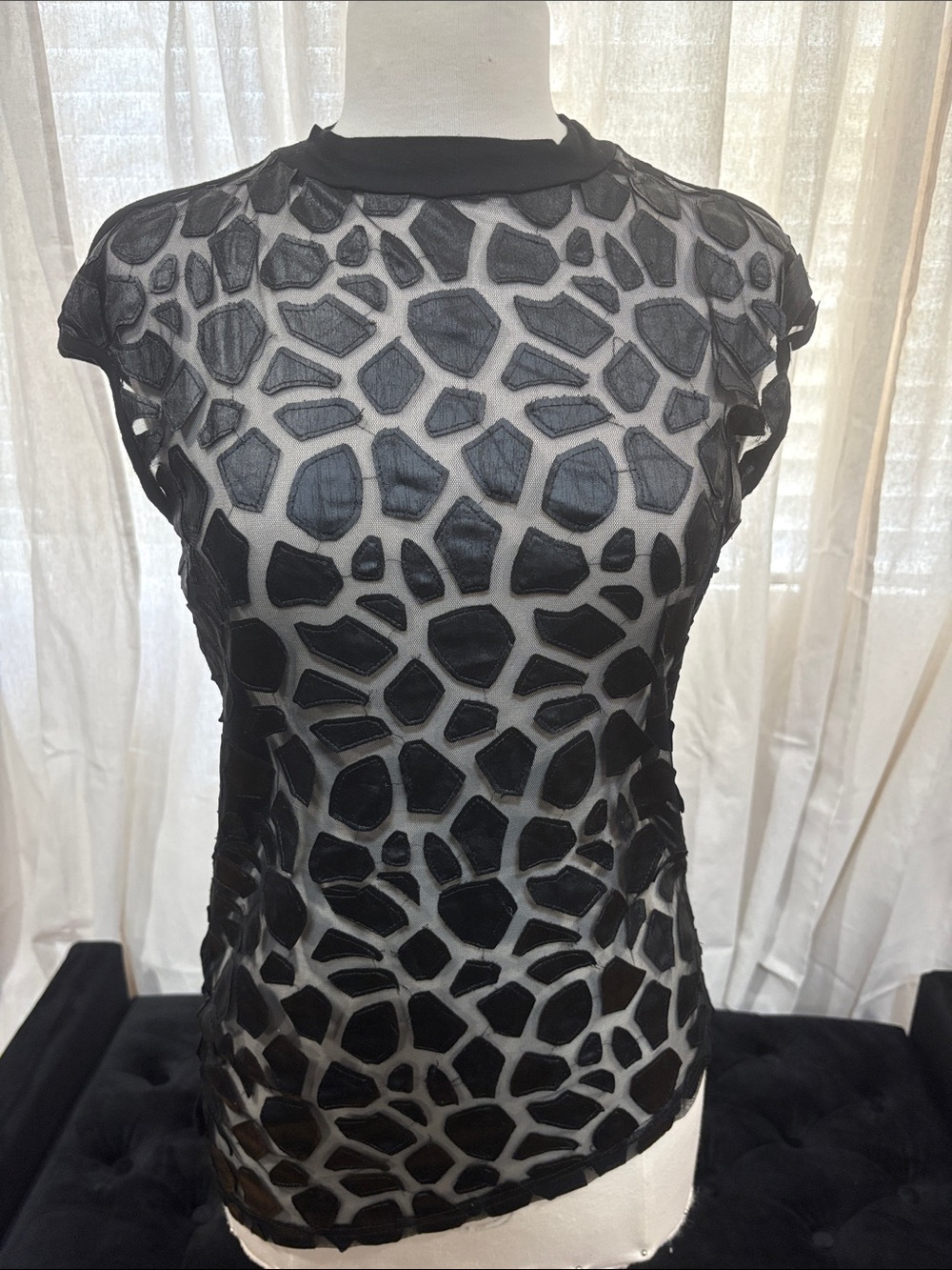 Gracia Sheer Patterned Short Sleeve Top